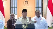 Prabowo Puji Mentan Amran dan Candai Wajah Hitam karena di Sawah