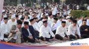 Rano Karno Salat Idul Adha di Balai Kota Jakarta Bersama Warga