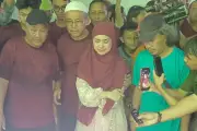 Ria Ricis Saksikan Penyembelihan Sapi Kurban Jumbo di Jakarta Selatan