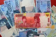 Rupiah Melemah ke Rp 17.697, Harga BBM dan Impor Terdampak