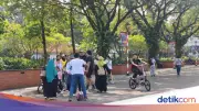 Sarah Ajak Keluarga Liburan ke TMII: Banyak Pilihan Foto