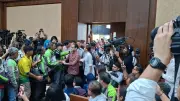 'Semangat Pak', Dukungan Driver Ojol untuk Nadiem Makarim di Sidang
