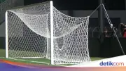 Suporter PSM Rusak Stadion Usai Dikalahkan Persib, Gawang Dibakar