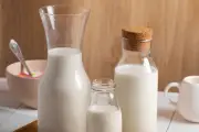 Susu Oat vs Susu Sapi: Mana Lebih Sehat? Ini Penjelasan Kemenkes