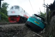 Tabrakan Kereta dan Mobil di Bekasi dan Blitar Terus Terjadi