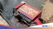 Tali Gas Putus, Truk di Bogor Mundur dan Nyebur ke Sungai