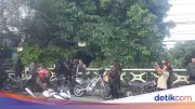 Tawuran Dekat Stasiun Klender Dibubarkan, Petasan dan Busur Disita