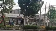 Tawuran di Klender Senin Pagi: Senjata Tajam, Lempar Batu, Macet 2 Km