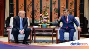 Trump Bawa-bawa 'Sleepy Biden' saat Bicara dengan Xi Jinping