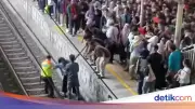 Viral: Penumpang Wanita Jatuh ke Rel di Stasiun Manggarai, KAI Imbau Hati-hati