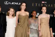 Zahara Jolie Lepas Nama Pitt di Wisuda, Fokus pada Masa Depan