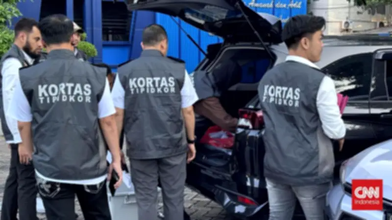 Kortastipidkor Geledah Kafe Sidoarjo Terkait Korupsi Impor HP Bekas