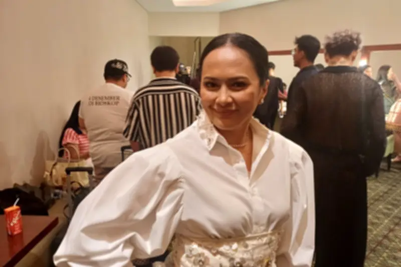 Sarah Sechan Bantah Kunyah Permen Saat Bawakan Acara, Ungkap Rahang Geser