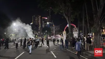 11 Tuntutan Aksi Masyarakat Sipil Surabaya Dibubarkan Aparat