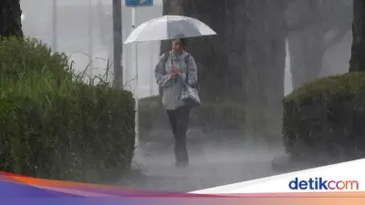 2 Juta Warga Jepang Diungsikan Akibat Topan Mekkhala, 200 Penerbangan Batal