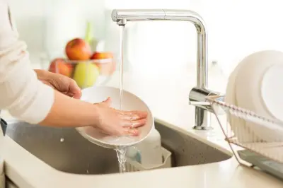 5 Benda yang Tak Boleh Dibuang ke Wastafel Dapur, Bikin Mampet