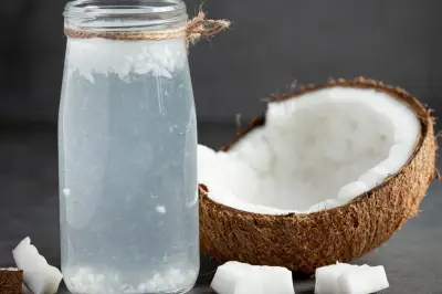 Air Kelapa vs Santan: Mana yang Lebih Sehat untuk Tubuh?
