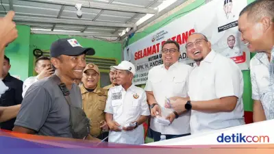 Andre Rosiade Serahkan Bantuan Rp1 Juta ke Perantau Minang Korban Kebakaran Pasar Jiung