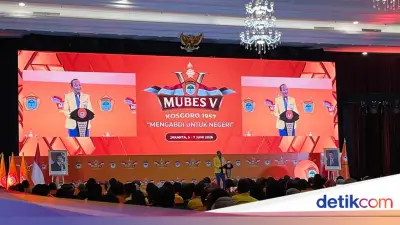 Bahlil Kaget Disambut Lagu 'Mas Bahlil Ganteng' di Mubes Kosgoro
