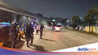 Brimob Polda Metro Jaya Gagalkan Tawuran, Sita Katana hingga Stik Golf
