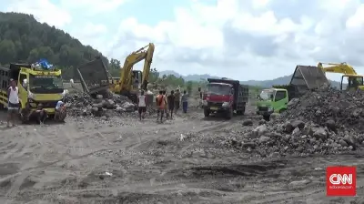 Bupati Lumajang Tertibkan Jam Tambang Pasir Semeru Usai Insiden Maut