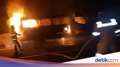 Bus Terbakar di Tol Japek Cikarang, Lalu Lintas Sempat Padat