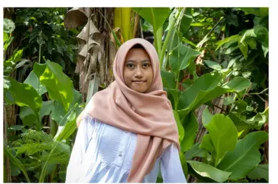 Dari Keluarga Sederhana, Ririn Diterima di UGM lewat SNBT