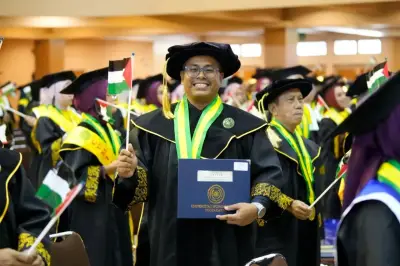 Dari Satpam Hingga Raih Gelar Doktor, Kisah Inspiratif Agung Sulistyo