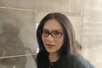 Davina Karamoy Jalani Dua Kali Umrah Bersama Hanania Group