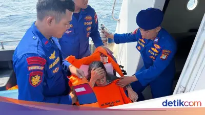 Ditpolairud PMJ Evakuasi Lansia Sakit dari Pulau Seribu dengan Kapal Patroli