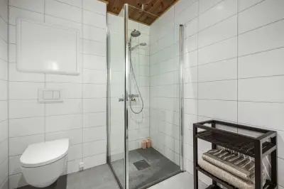 Hindari 5 Kesalahan Ini Saat Membersihkan Kamar Mandi