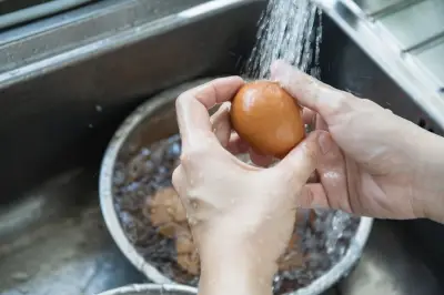 Jangan Cuci Telur Sebelum Disimpan, Ini Risikonya