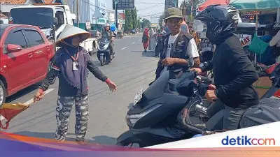 Jukir Wanita di Brebes Bagikan Hadiah Rp 100 Ribu Usai Gagalkan Maling Rp 3,6 M