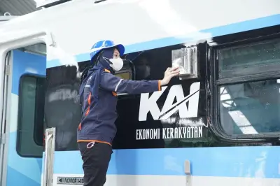 KAI Luncurkan KA Cikuray dengan Kereta Ekonomi Kerakyatan dan Petani-Pedagang