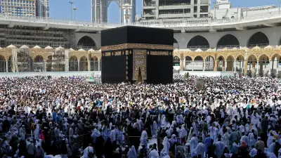 Kain Ka'bah Diganti Malam Ini, Jemaah Tawaf Diimbau Perbanyak Doa