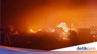 Kebakaran Hebat di Cakung Jakarta Timur, 65 Personel Damkar Dikerahkan