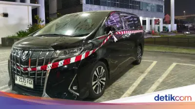 Kejagung Sita Mobil Mewah Toyota Alphard dari Tersangka Kasus MBG