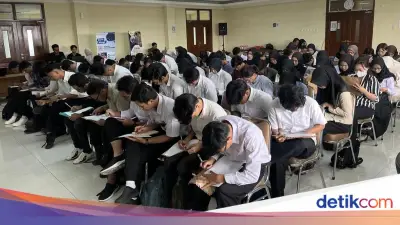 Kisah Andika, Sandwich Generation Lulusan SMK Cari Kerja di Job Fair Jakbar