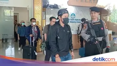 KPK Bawa 2 Koper Usai Geledah Kantor hingga Rumah Dinas Bupati Muara Enim