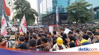Massa BEM UI Masih Tertahan di Tosari, Belum Capai Bundaran HI