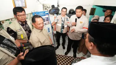 Mendagri Tinjau Penerima Bantuan Bedah Rumah di Jakarta Timur