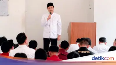 Mensos Gus Ipul Salat Jumat Bersama Siswa Sekolah Rakyat, Ini Pesannya