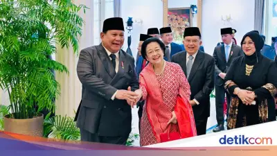 Momen Hangat Prabowo-Megawati Gandengan Tangan di Hari Lahir Pancasila
