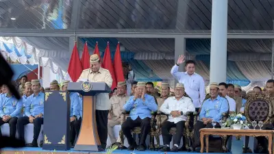Momen Warga Gorontalo Sebut Nama Seskab Teddy, Prabowo Kaget dan Berseloroh