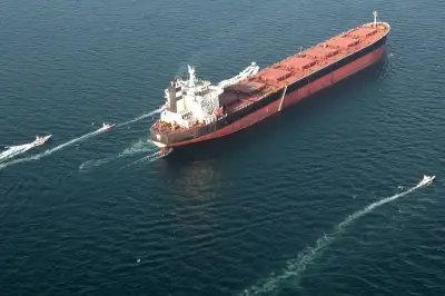 Oman Buka Koridor Maritim Sementara di Selat Hormuz