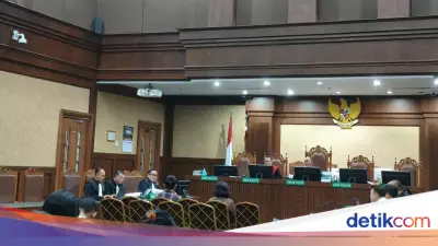 Orang Kepercayaan Ungkap Aliran Dolar Singapura untuk Bos Abang Bea Cukai