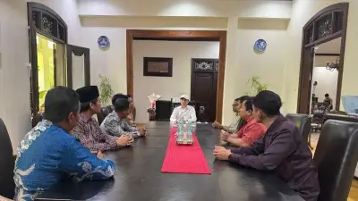 PB IKA BEM Nusantara Temui Gibran Usai Bertemu Jokowi di Solo
