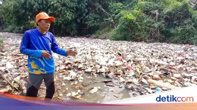Pemerintah dan Masyarakat Bersihkan 15 Ton Sampah di Sungai Cibanten, Serang