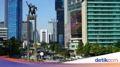 Pemprov DKI Kerahkan 700 Petugas Kebersihan saat Puncak HUT Jakarta di Bundaran HI