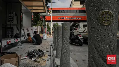 Pramono Bangun JPO Baru di Rasuna Said, Warga Bisa Pasang Gembok Cinta